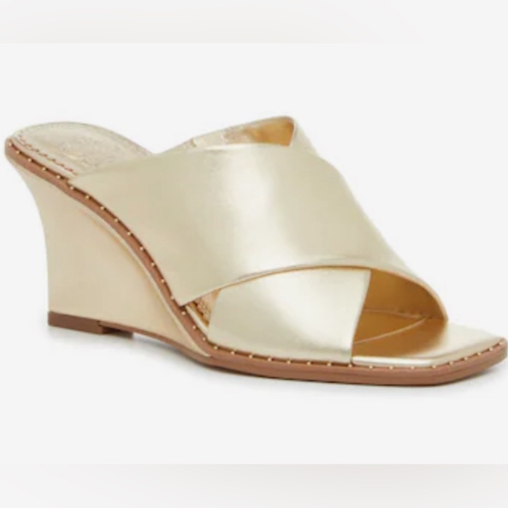 BNWT!!  Vince Camuto SAFFTI sandal in Egyptian Gold. Never worn!